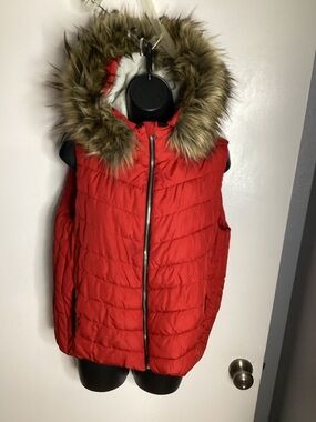 GAP Red Quilted Hooded Puffer Vest with Removable Faux Fur Trim M